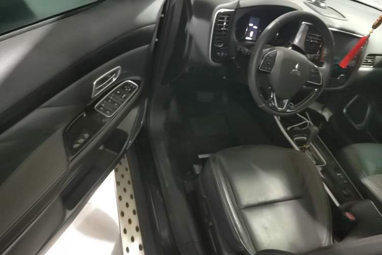 Used Mitsubishi Outlander 2019 2.0L Two-Wheel Drive Comfort Edition 5 Seats China VI Standard
