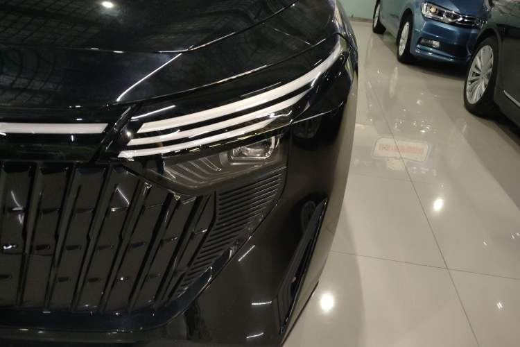 Used Venucia V DD-i 2023 60km iD Version
