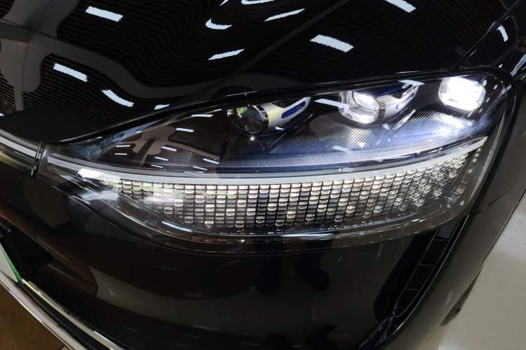 Used Hima AITO M9 2024 Range-Extended Ultra Version 42 kWh 6-Seater Model Left Front Headlight