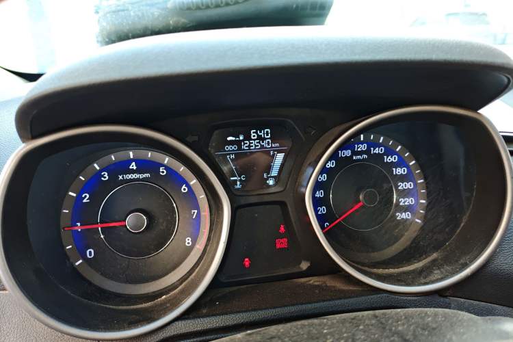 Used Hyundai Elantra (5th Generation / Langdong) 2012 1.6L Manual Fashion Edition