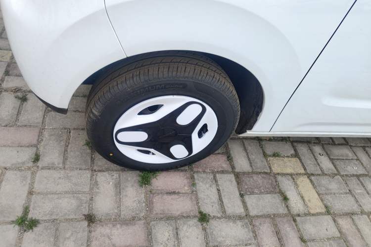 Used Geely Galaxy Panda 2025 210 km – Yuanqi Bear Left Front Wheel Hub