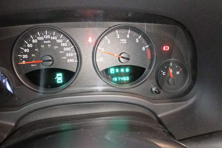 Used Jeep Compass 2011 2.0L two-wheel drive sport version

