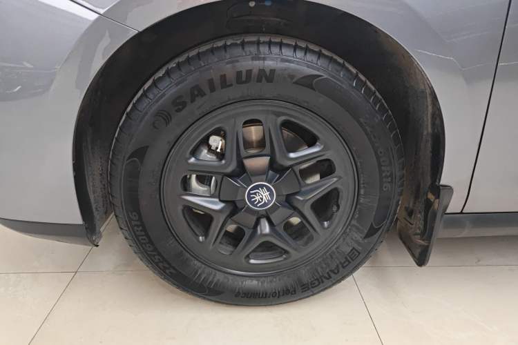 Used BYD Qin PLUS 2025 DM-i Smart Drive 55KM Leading Model Left Front Wheel Hub