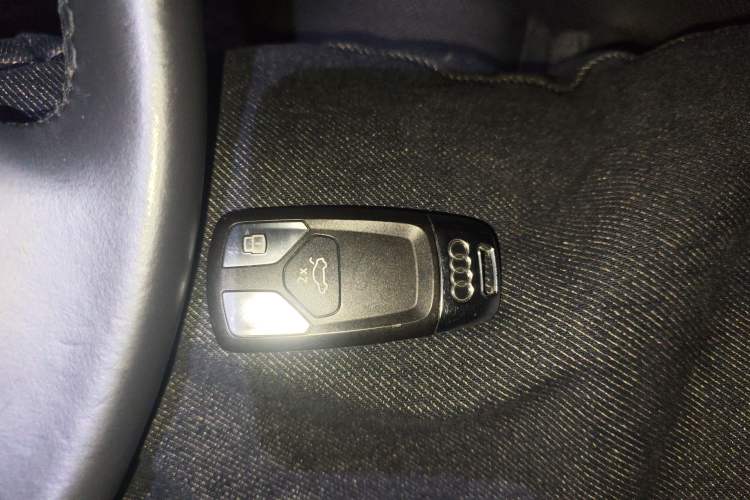 Used Audi A4L 2022 40 TFSI Fashion Dynamic Model Vehicle Key