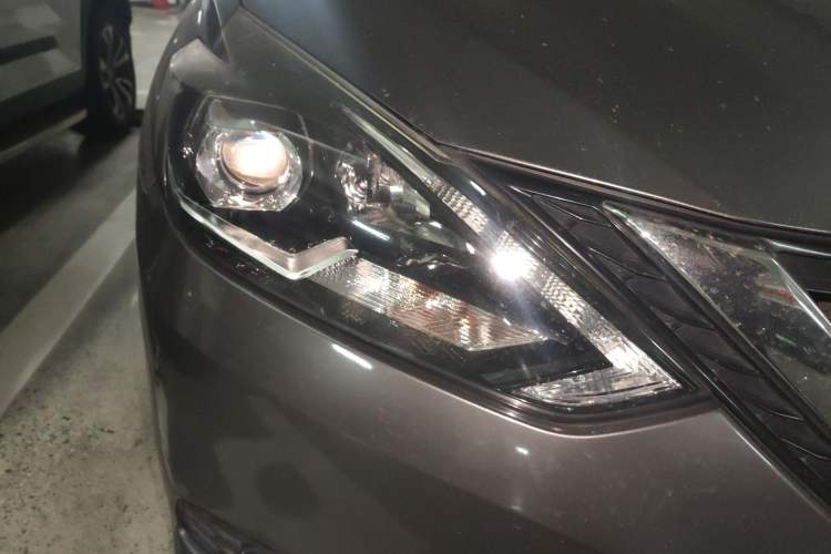 Used Nissan Sylphy 2018 1.6XV CVT Deluxe Edition Right Front Headlight
