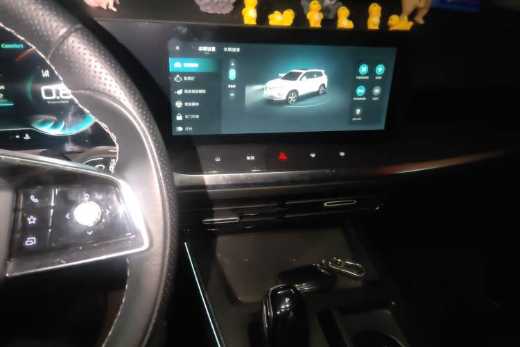 Used Roewe RX5 MAX 2022 1.5T Automatic Zhiwei Prestige Edition Audio And AC Panel