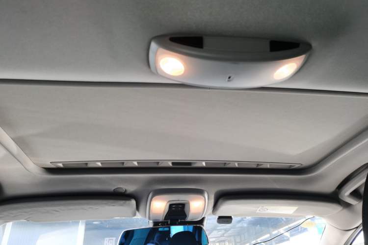 Used Volvo V60 2015 T5 Zhiyi Edition
