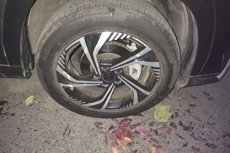 Used Geely Auto Emgrand X7 Sport 2023 Boyue COOL 1.5TD Smart Connect+ Right Front Wheel Hub