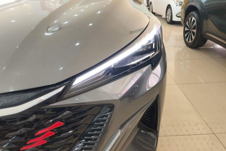 Used CHANGAN OSHAN X5 PLUS 2023 Revised Version 1.5T DCT Navigation Edition Left Front Headlight