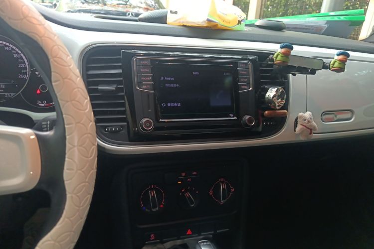 Used Volkswagen Beetle 2016 180TSI Club Edition Audio And AC Panel