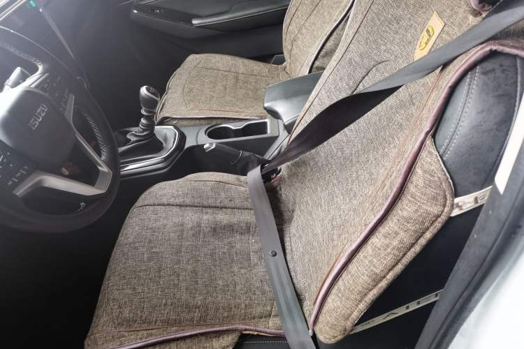 Used Isuzu D-MAX 2023 2.5T Manual 4x4 Diesel Flagship Long Wheelbase Left Front Seat