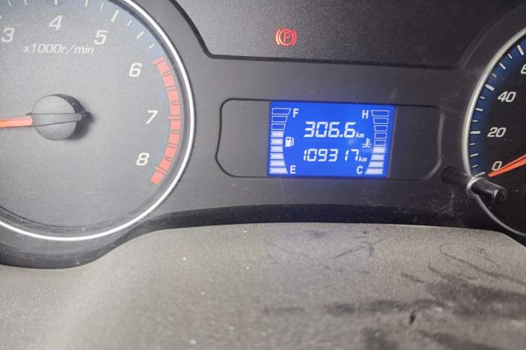 Used CHANGAN KAICHENG Shenqi F30 2016 1.5L Comfort Plus Long Wheelbase DAM15L Odometer Close Up