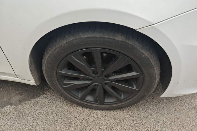 Used Roewe i6 2018 20T Automatic Internet Smart Edition Right Front Wheel Hub