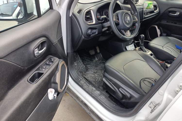 Used Jeep Renegade 2017 180T Automatic High-Energy Version