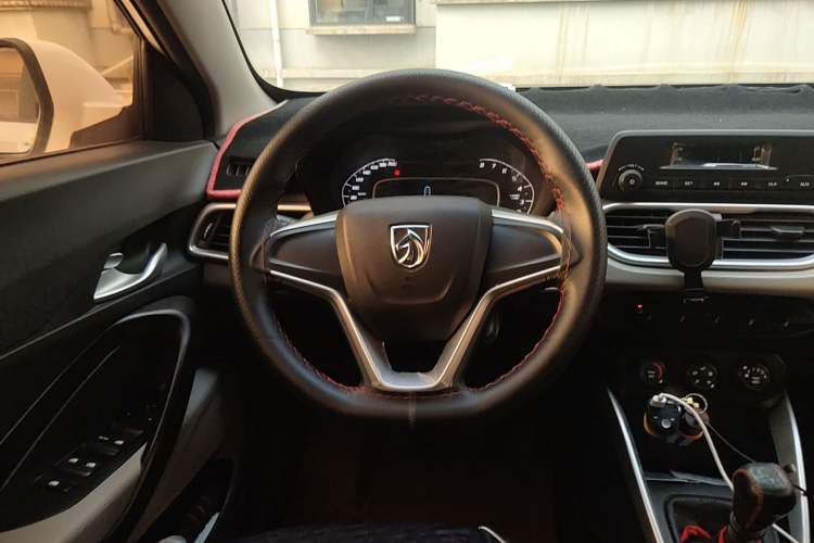 Used Baojun 510 2017 1.5L manual Comfort trim