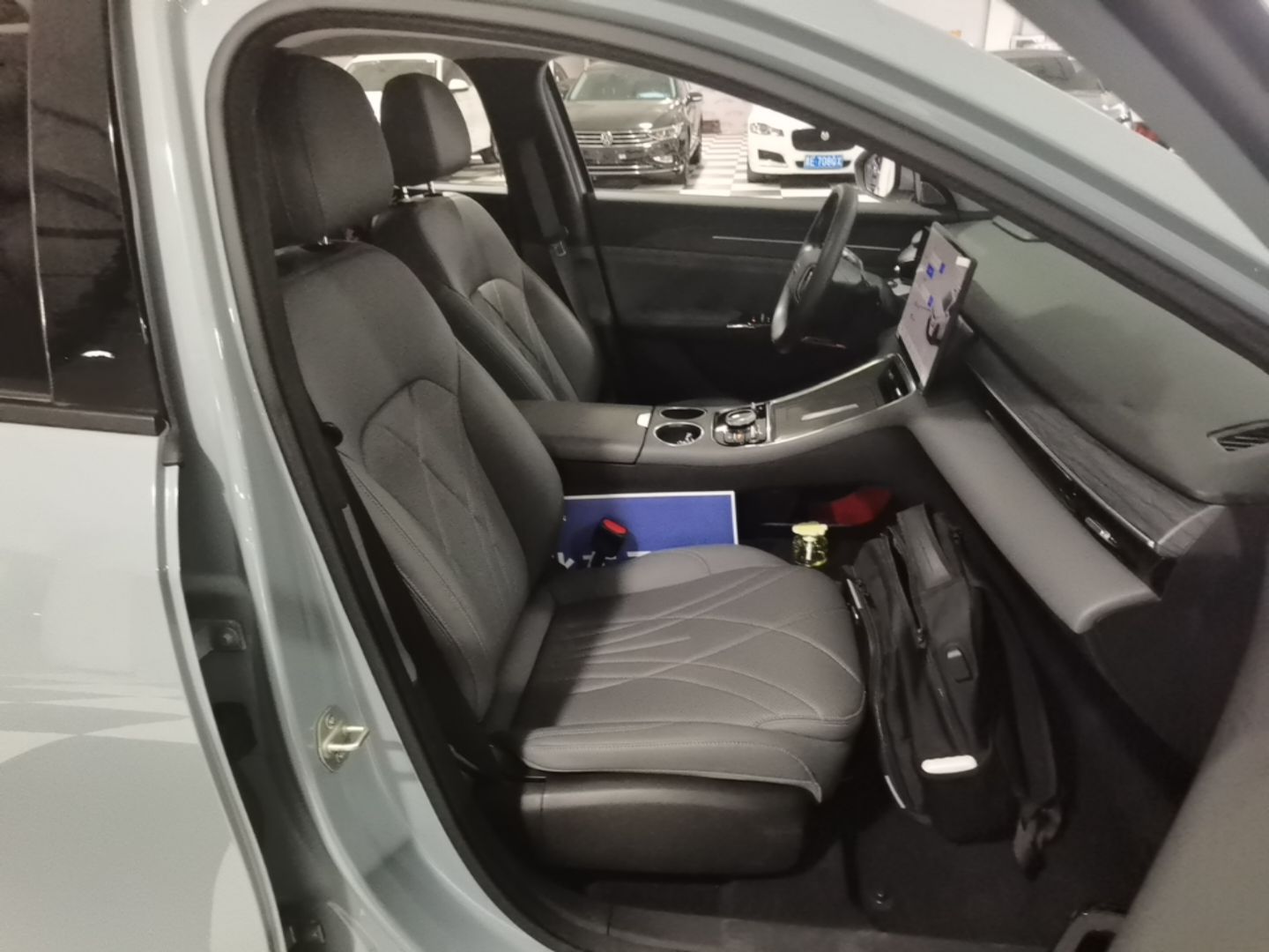 Geely Galaxy L6 2025 EM-i 60km Launch Edition — снимка 19