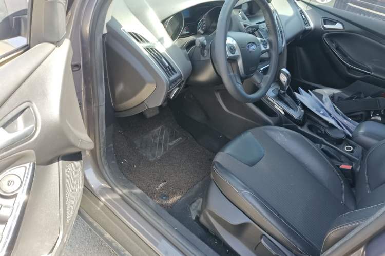 Used Ford Focus 2012 Sedan 1.6L Automatic Fashion Edition
