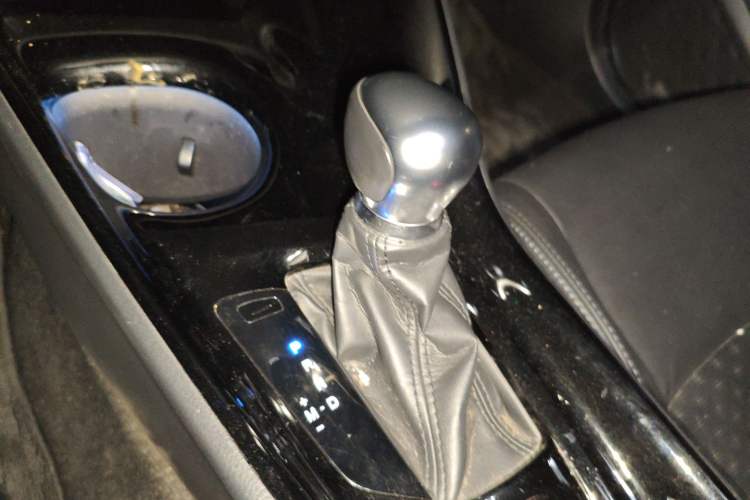 Used Toyota IZOA 2018 2.0L Yichi Edition China V Standard Gear Lever