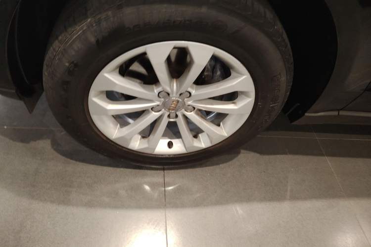 Used Audi Q5 2015 40 TFSI Technology Edition Exterior 4