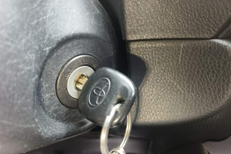 Used Toyota YARiS L Zhi Xuan 2016 Revised Version 1.5G CVT with Dynamic Sunroof Vehicle Key