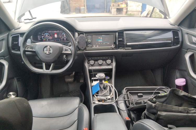 Used Skoda Kodiaq 2019 Facelifted TSI330 5-Seater Two-Wheel-Drive Luxury Enjoyment Edition China VI Standard Center Console