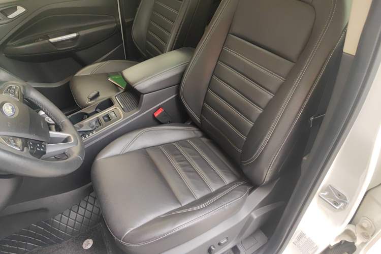 Used Ford Kuga 2018 EcoBoost 180 Two-Wheel-Drive Luxury Wing Edition Left Front Seat