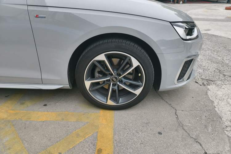 Used Audi A4L 2022 40 TFSI Fashion Dynamic Model Right Front Wheel Hub