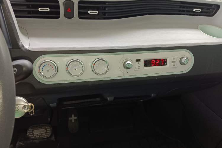 Used Wuling Hongguang MINIEV 2022 Macaron Premium Model – Lithium Iron Phosphate Audio And AC Panel