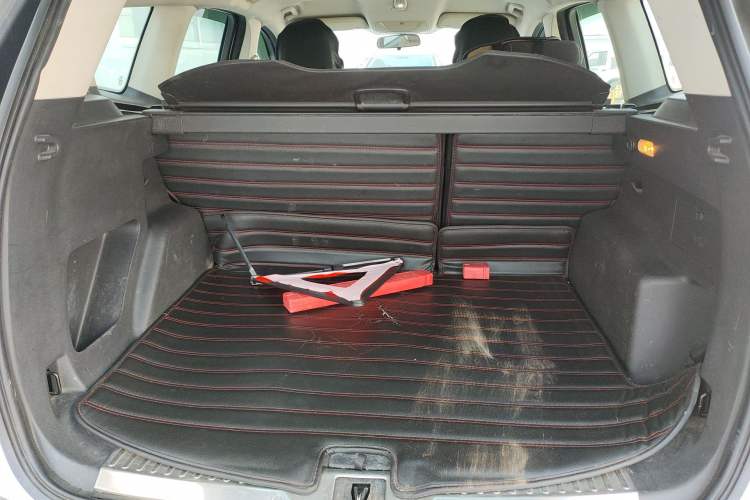 Used Ford Kuga 2013 1.6L GTDi Two-Wheel-Drive Comfort Model Trunk