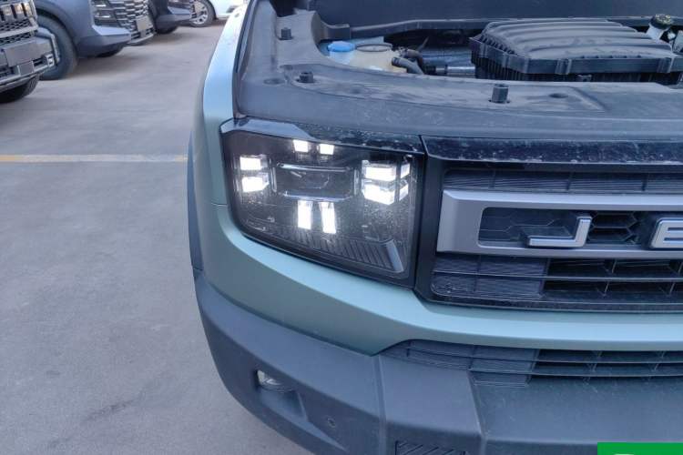 Used JETOUR Freelander 2025 2.0TD Automatic XWD Conqueror Right Front Headlight