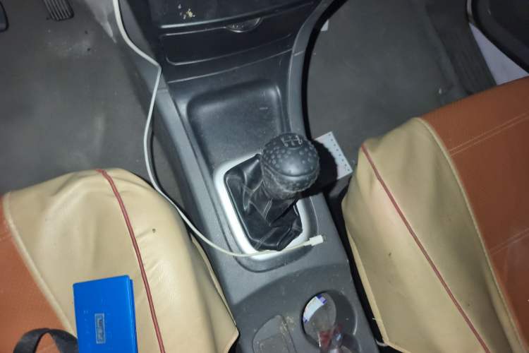 Used Dongfeng Shuaike 2014 1.6L Manual Comfort 7-Seater China IV Standard
