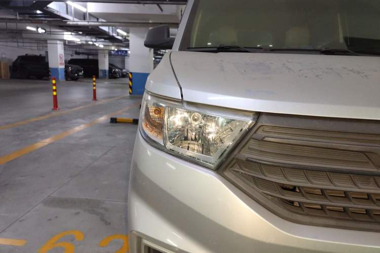 Used Wuling Hongguang V 2019 1.5L Jingqu Version China VI LAR Right Front Headlight