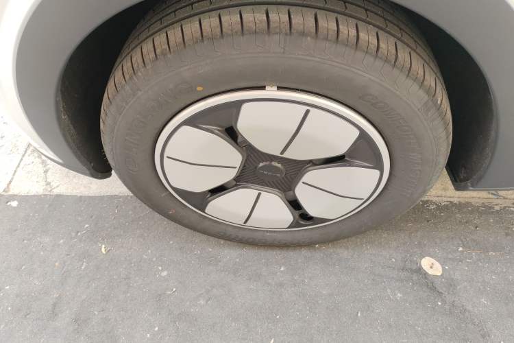 Used Geely Galaxy Geome 2026 Model 310km Youth Edition Left Front Wheel Hub