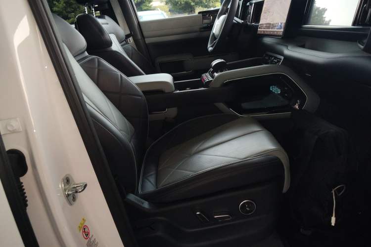 Used Formula Leopard Leopard 5 2024 Cloud Ride Luxury Edition
