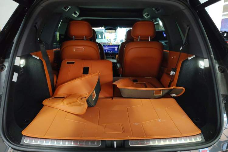 Used Hima AITO M8 2025 Extended-Range Max+ Version 53.4 kWh 6-Seater Edition
