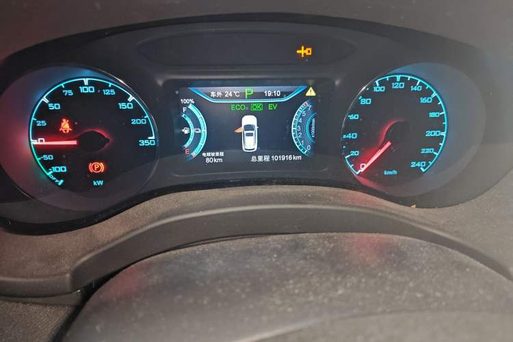 Used BYD Song New Energy 2017 Song DM 1.5TID All-Wheel Drive Prestige Model Odometer Close Up