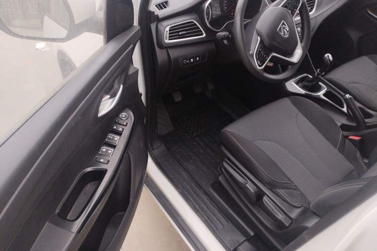 Used Baojun 730 2019 1.5L Manual Fashion Model 7-seater National V
