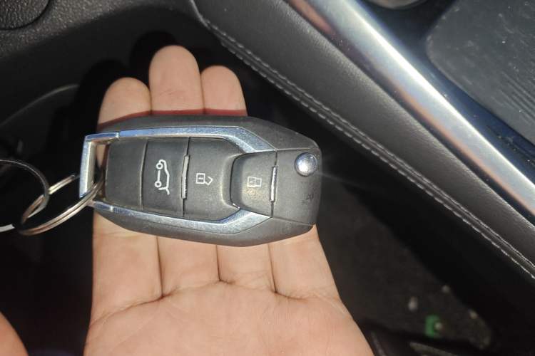 Used SAIC MAXUS EUNIQ 5 2022 Elite Edition Six-Seater