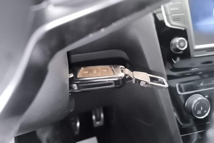 Used Volkswagen Golf 2017 280TSI Automatic R-Line Million-Vehicle Commemorative Edition
