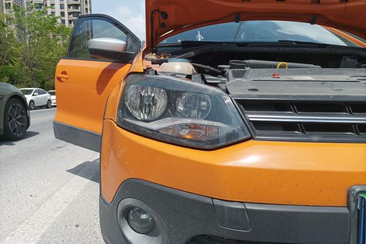 Used Volkswagen Polo 2012 1.6L Cross Polo Automatic Transmission Right Front Headlight