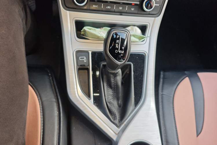 Used Geely Auto Vision 2019 Upgraded Model 1.5L CVT Prestige Version China VI Standard
