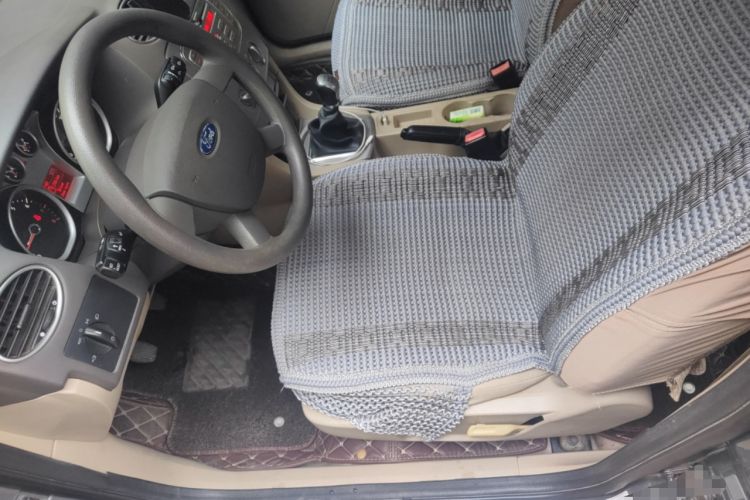 Used Ford Focus 2011 Sedan 1.8L Manual Classic Model
