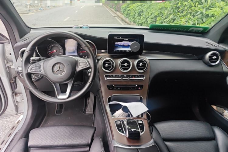 Used Mercedes-Benz GLC 2016 GLC 300 4MATIC Dynamic Model Center Console