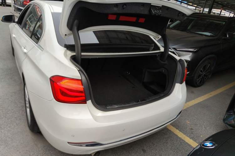 Used BMW 3 Series 2016 320Li Ambition Model
