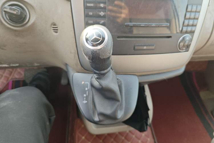 Used Mercedes-Benz Viano 2010 2.5L Luxury Edition