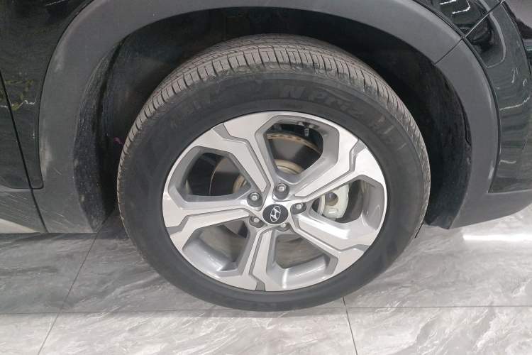 Used Hyundai Santa Fe 2023 Traveler 380T GDi Automatic Two-Wheel Drive GLX Elite Edition Right Front Wheel Hub
