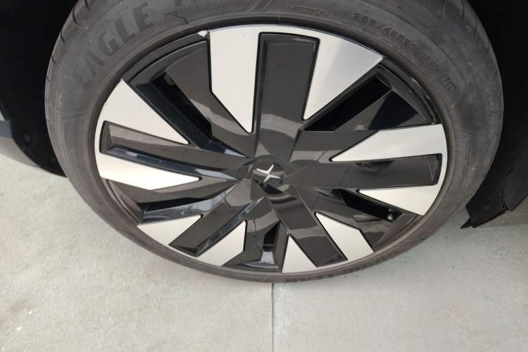 Used Polestar 4 2023 Single-Motor Long-Range PLUS Right Rear Wheel Hub
