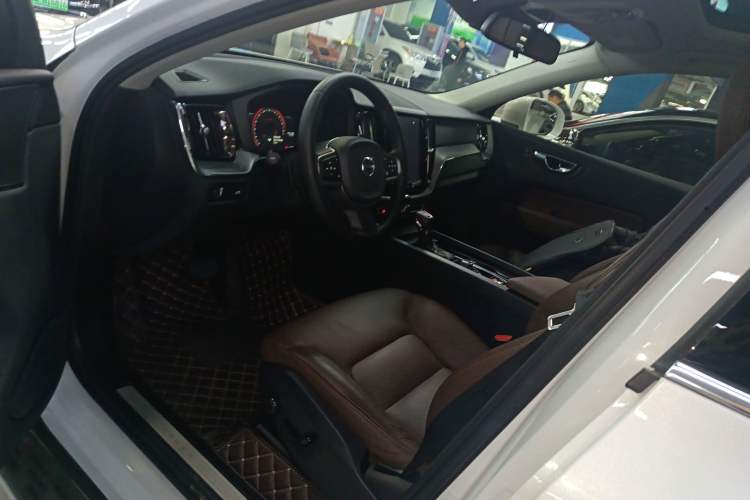 Used Volvo XC60 2020 T5 4x4 Zhiyi Luxury Edition