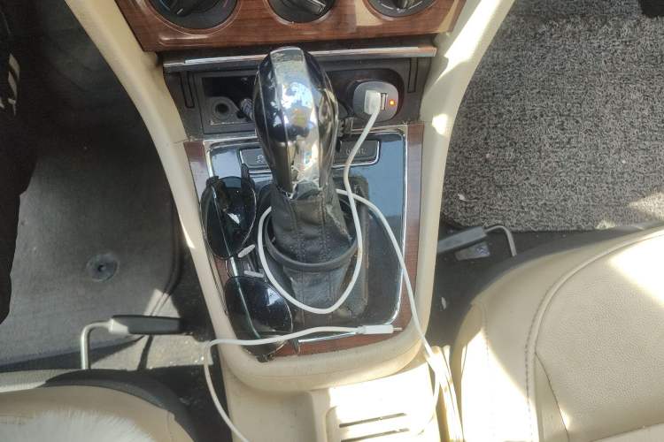 Used Volkswagen Lavida 2013 1.4TSI DSG Comfort Edition Gear Lever