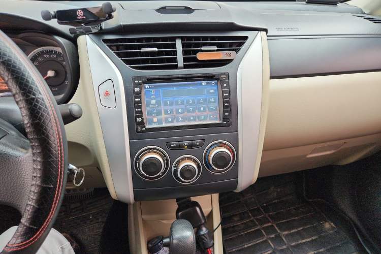 Used Venucia R50 2014 1.6L Automatic Splendid Edition